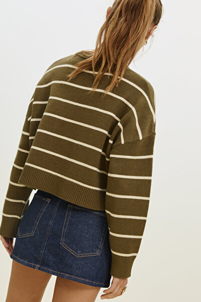 Stradivarius Çizgili crop örgü kazak