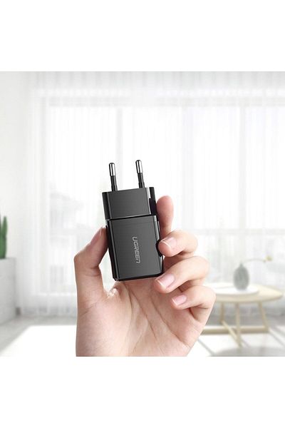 Ugreen Mała ładowarka sieciowa do telefonu USB 2.1A czarny