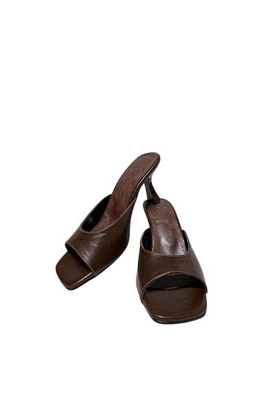 Fox Shoes U654080909 Кафяви дамски чехли на ток