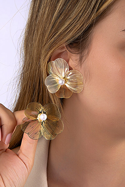 innuendo jewelery أقراط معدنية رفيعة مع اللؤلؤ الذهبي وشكل زهرة