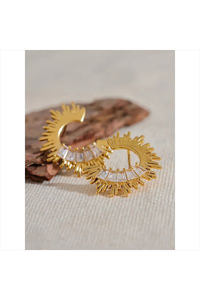 Eva Grace Lavinia earrings, gold, made of 18K gold-plated stainless steel, semicircle pattern with rays