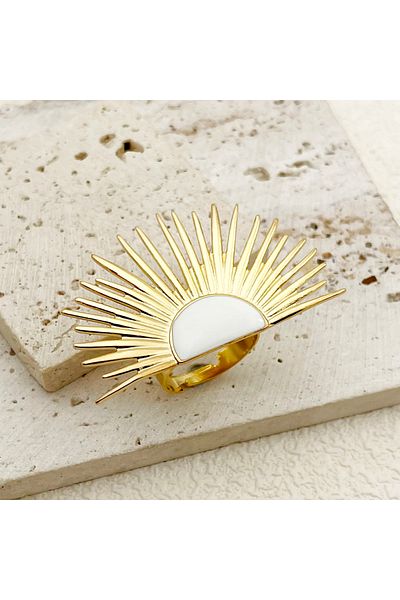 Eva Grace Syeda ring, gold, in the shape of rays, made of stainless steel, adjustable