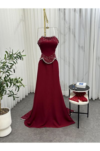 RETALE Enchanting burgundy red evening dress embroidered with pearls