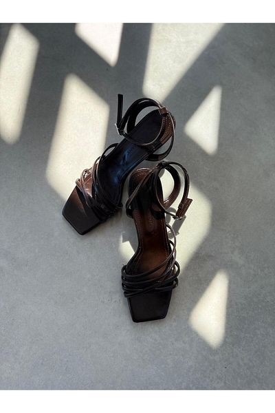 STRASWANS Ferne Women's Heeled Blunt Toe Wrinkled Leather Sandals Brown