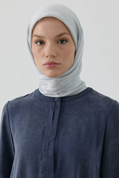 Tuğba Nevgül Kenar Detaylı Naturel Eşarp - Gümüş