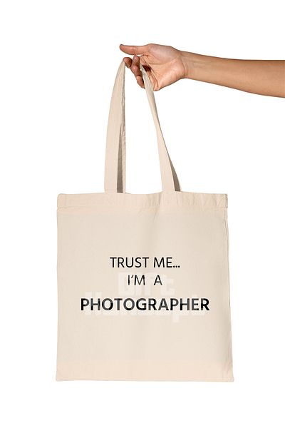 giftkonsept Trust Me I'M a Photographer Printed Photographer Organic Raw Cloth Bag