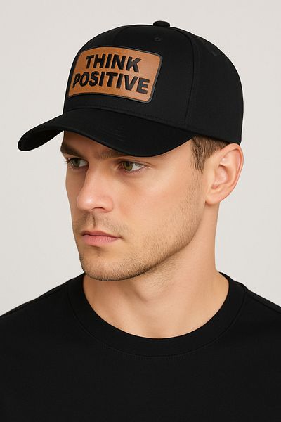 CosmoOutlet قبعة Think Positive Written قابلة للتعديل موديل أسود-بني للرجال