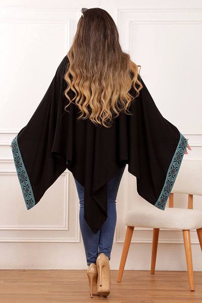 Lyaly aljlabyh "Earth Colors" poncho, elegant design with geometric embroidery and unique motifs, for a modern and comfortable look.