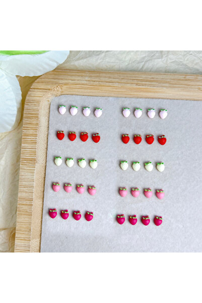Choice مجموعة من 30 قطعة من زينة أظافر الفراولة اللطيفة والمقلدة من الراتنج ا...