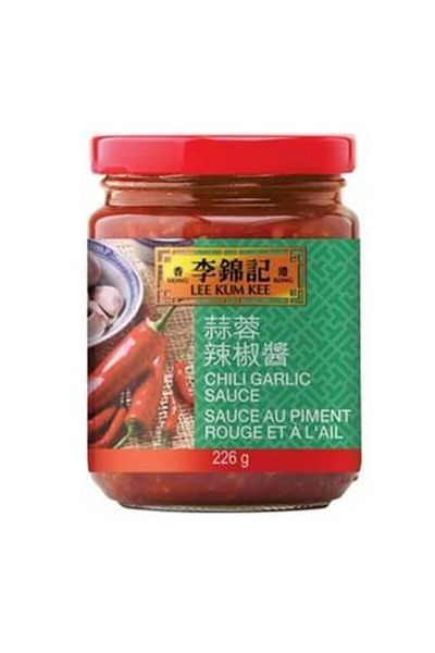 YABANEEZ CHILI GARLIC SAUCE "LEE KUM KEE" - SMALL SIZE (226G) (PACK)