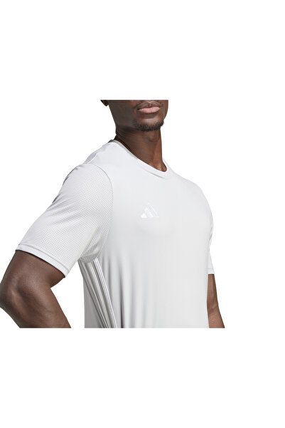 adidas تي شيرت برقبة دائرية من نسيج ناعم قابل للتنفس، تي شيرت ملون