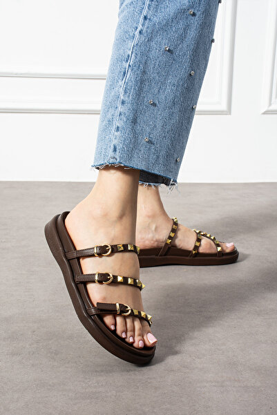 KOTAN Дамски стилни чехли с катарами с камъни – кафяви със златни аксесоари