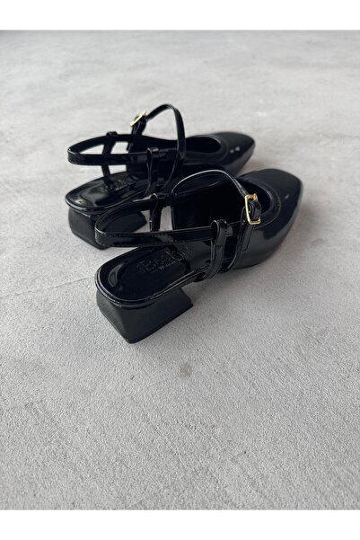 Cappmoda AYK-022 Siyah Rugan Tek Bant Küt Burun Kısa Topuklu Ayakkabı