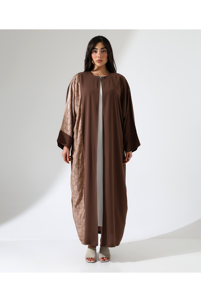 Fi'l Arz Fashion عباية طويلة بتفاصيل حجرية