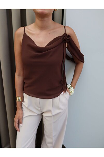 ESRAHELVACI Ρομαντική μπλούζα με λουλούδια με αγκράφα