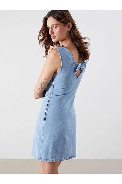 LC Waikiki Μίνι τζιν φόρεμα LCW Vision Indigo με λαιμόκοψη V και καθίσματος στη μέση