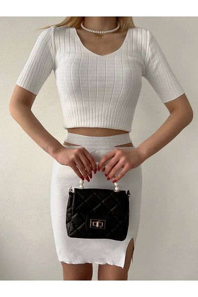 By Mop بدلة تريكو مع تنورة بيضاء T23107
