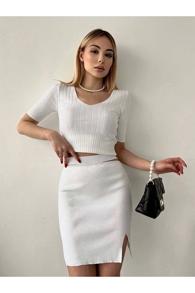 By Mop بدلة تريكو مع تنورة بيضاء T23107