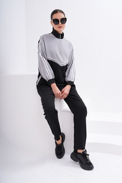 Marvella By Rasha بدلة رياضية مكونة من قطعتين بألوان متعددة مع تفاصيل سحاب