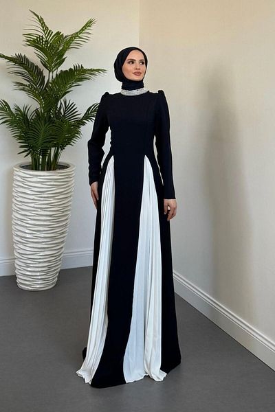 MERVEN AKYÜZ Βραδινό φόρεμα Alora Neckline Stoned Pleated Σκούρο Navy Blue