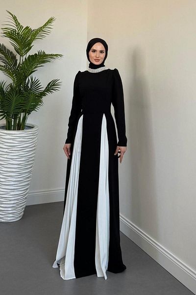 MERVEN AKYÜZ Βραδινό φόρεμα Alora Neck Stone Pleated Μαύρο