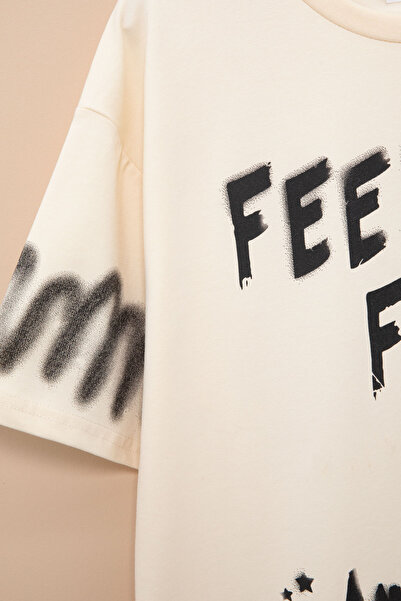 Cansın Mini Κρεμ μπλουζάκι με λεπτομέρεια με γράμματα για αγόρια με λαιμόκοψη 20907