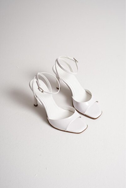 TOPUK Maddy White Patent Leather Ankle Strap High Heeled Shoes