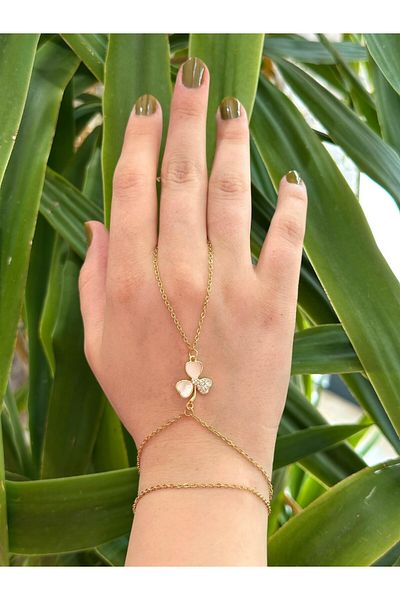 BY YASİN TOPÇU Pearlescent Clover Hand Chain – Gold Tone Steel