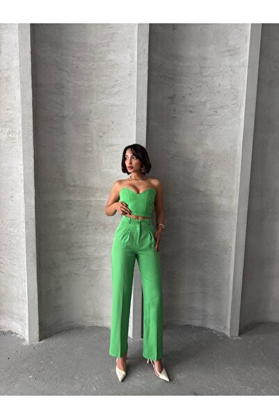 Store مجموعة من السراويل القصيرة