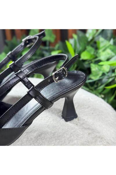 MEY Special V-Buckle Thin Heel Shoes M1104