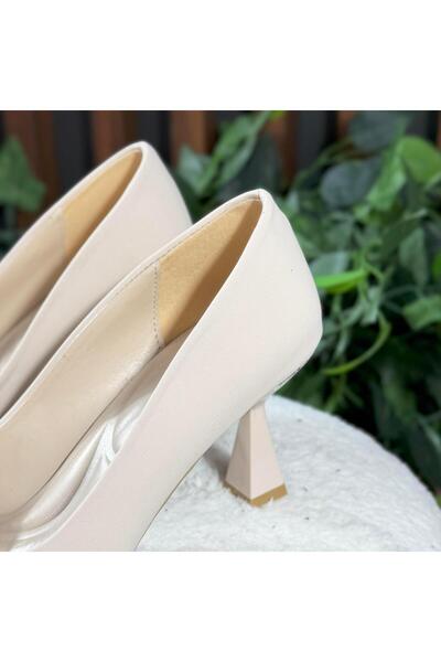 MEY Special Buckle Pointed Toe Heel Shoes M1139