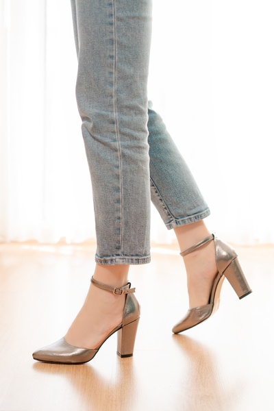 DİVOLYA Flora Platinum (8 cm Heels) Ankle Strap Heeled Shoes