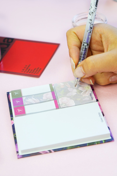 Victoria's Journals Sticky Notes Adhesive Paper 12X12 cm X40 Sheets Pink