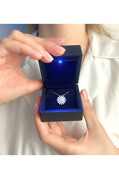 Şimal Silver 925 Ayar Gümüş Altın Kaplamalı Beyaz Ay Çiçegi Kolye ( Işıklı Kutu Hediye )