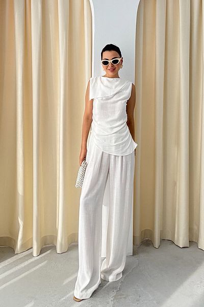 Seda Yalçın Atelier Σετ μπλούζα και παντελόνι με λευκό γιακά με λεπτομέρεια ασύμμετρης κοπής