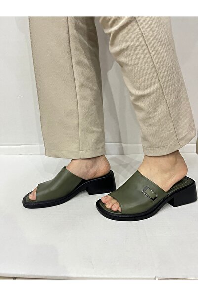 Venna Shoes “Modern Görünüm – Yeşil Topuklu Kadın Terlik”