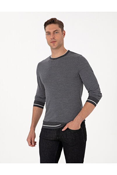 Pierre Cardin سترة تريكو من مزيج الصوف بياقة دائرية وقصة ضيقة باللون الرمادي ...