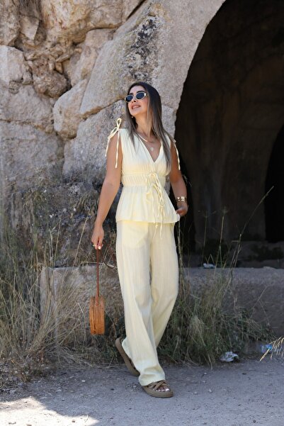 bytugcekaya Set pantaloni bluză cu detaliu din cauciuc galben