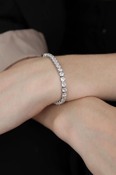 TAKIŞTIR سوار الممر المائي مع تفاصيل حجرية فضية اللون