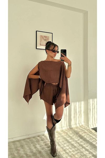boutiquen 8017 شورت + بلوزة من الكتان بتفاصيل كتف بني اللون