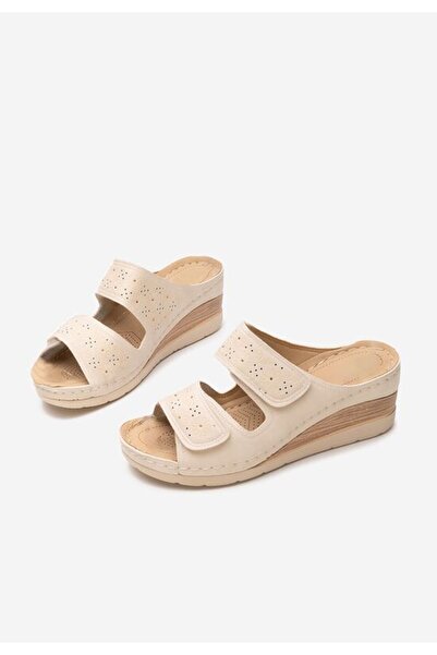 B T Shoes Seriana beige platform slippers