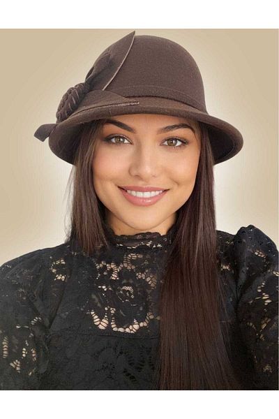 Confortino Elegant women's felt hat with small brim and floral decoration - ONE SIZE, ADJUSTABLE