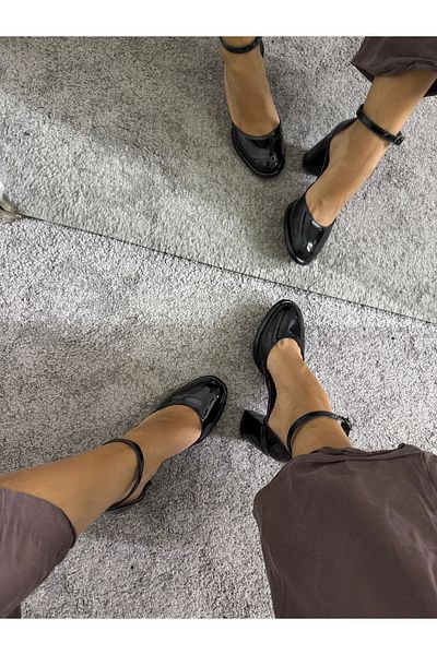 MYVOLANTE Black Patent Leather High Heels