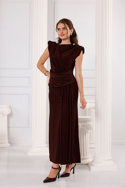 Moda Palmiss Women's Bitter Brown Gathered Detailed Shoulder Accessory Sandy Evening Dress