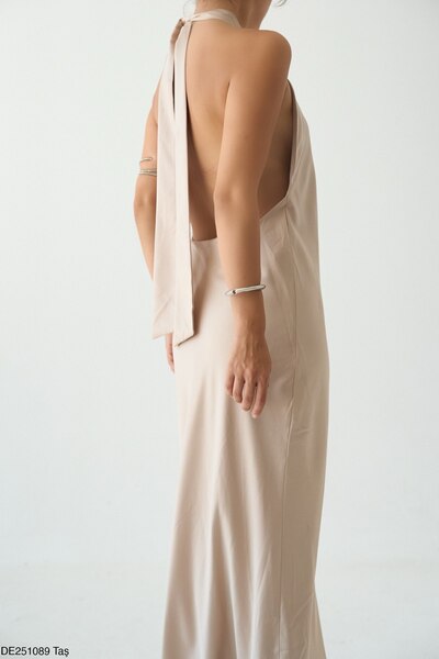 Julidress Boyundan Bağlamalı Sırt Dekolteli Maxi Uzun Boy Premium Saten Elbise