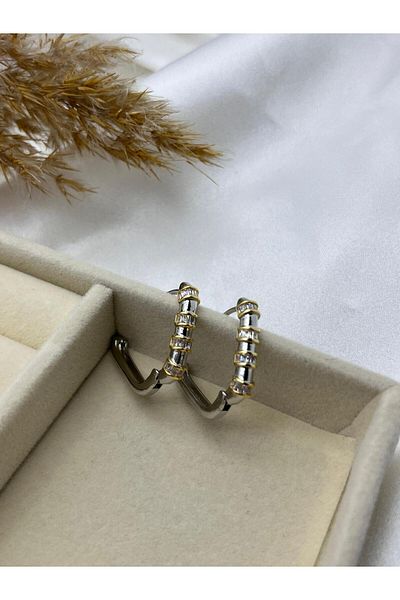 Yıldız Accessory أقراط فضية اللون من الفولاذ على شكل بيضاوي مرصعة بحجر الباجيت مع تفاصيل ذهبية