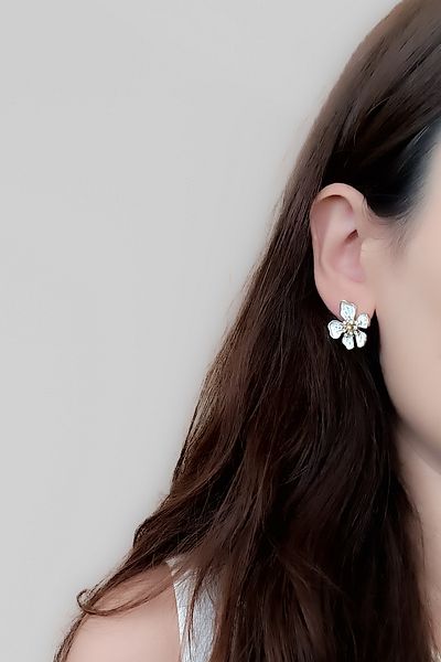 COSİTA Flower Figure Stone Detailed Minimal Vintage White Women's Earrings