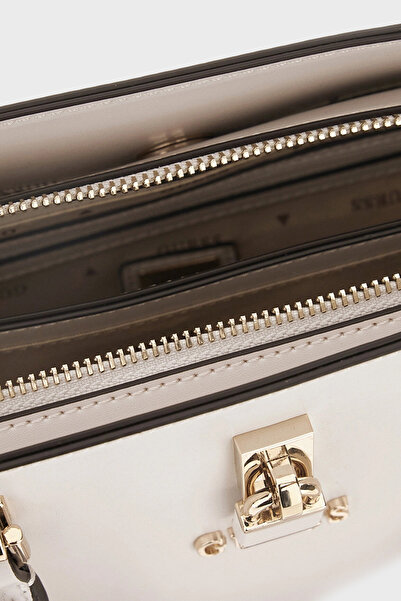 Guess Taška s odnímatelným popruhem s logem Queensland HWVG9655060 TAŠKA HWVG96 55060 OWT