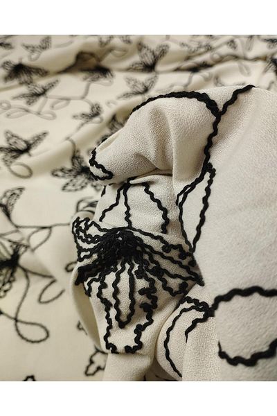 Kumaş Parça Embroidered Woven on Cream (Width 135 cm X Length 190 cm)