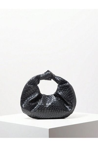 La Saade Noir Knot- Black Knitted Model Knot Bag